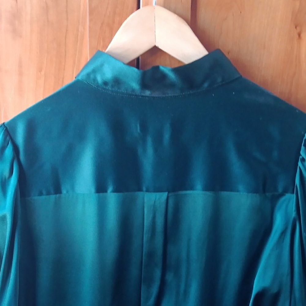 Talbots Women's Green Satin Blouse - Picture 7 of 7